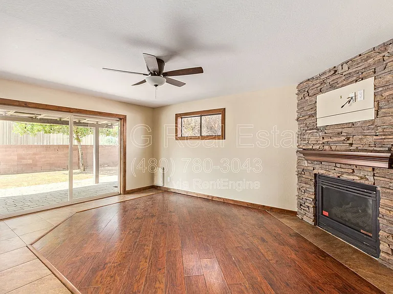 319 E Riviera Dr — Photo 8