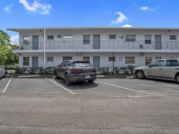 7401 Pines Blvd APT 221, Pembroke Pines, FL 33024