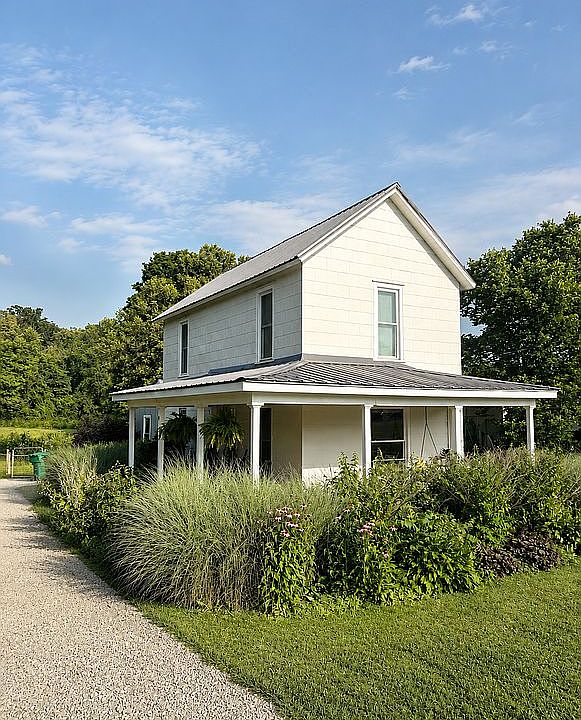 1st image of 2668 Mounts Rd