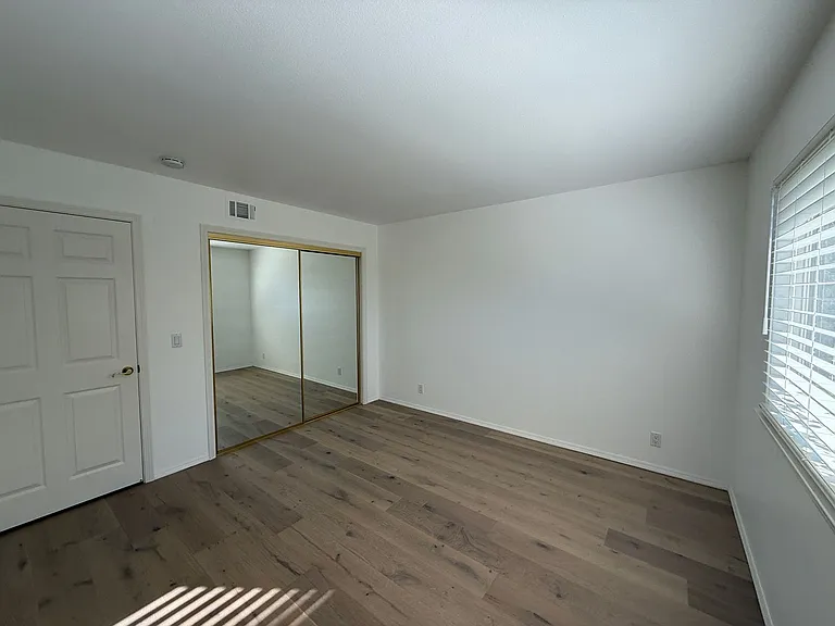 2441 Iron Ridge Ct — Photo 36