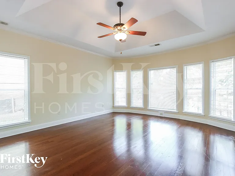 136 Janney Cir — Photo 8