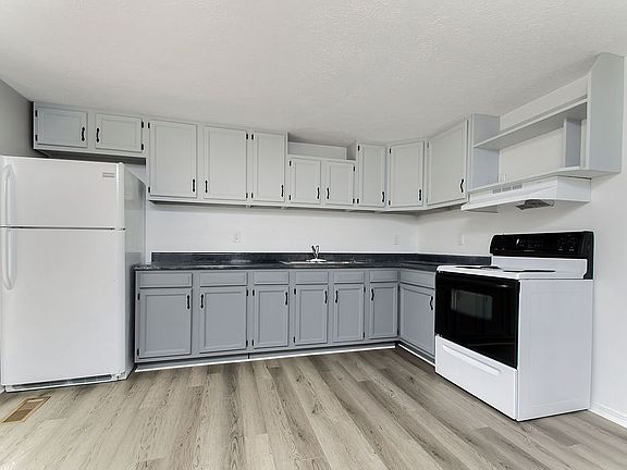 2nd image of 5285 Gregory Ln