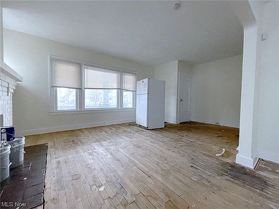 4th image of 1605 Hillcrest Rd