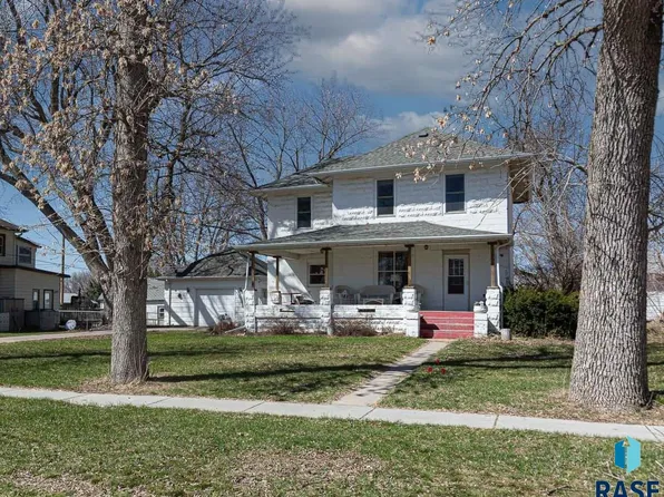 1004 3rd St, Garretson, SD 57030