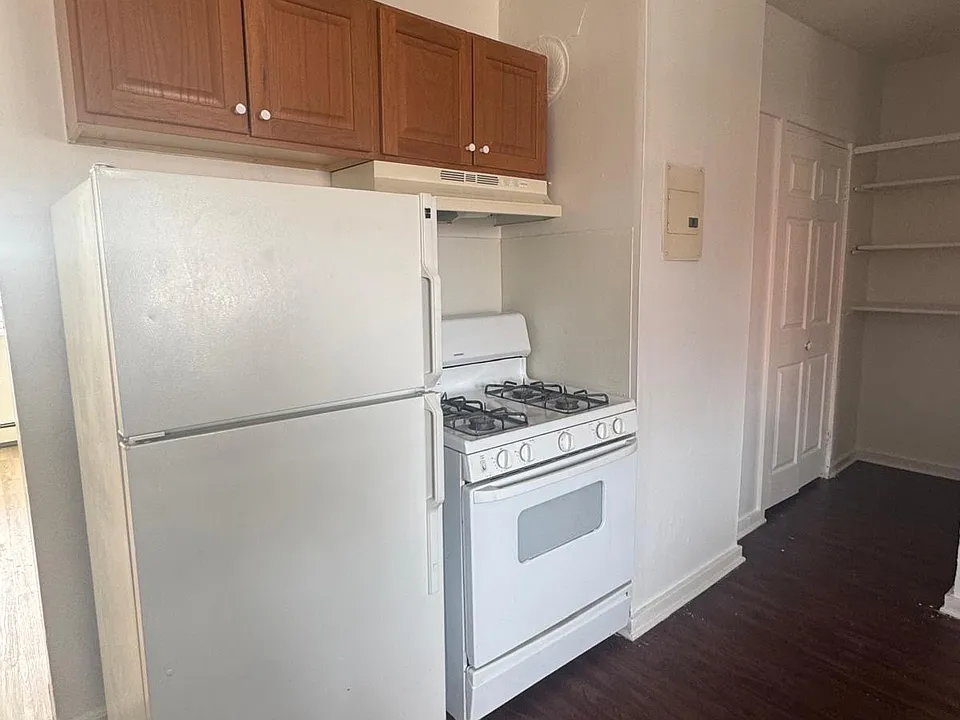 202 Noble Ave #3