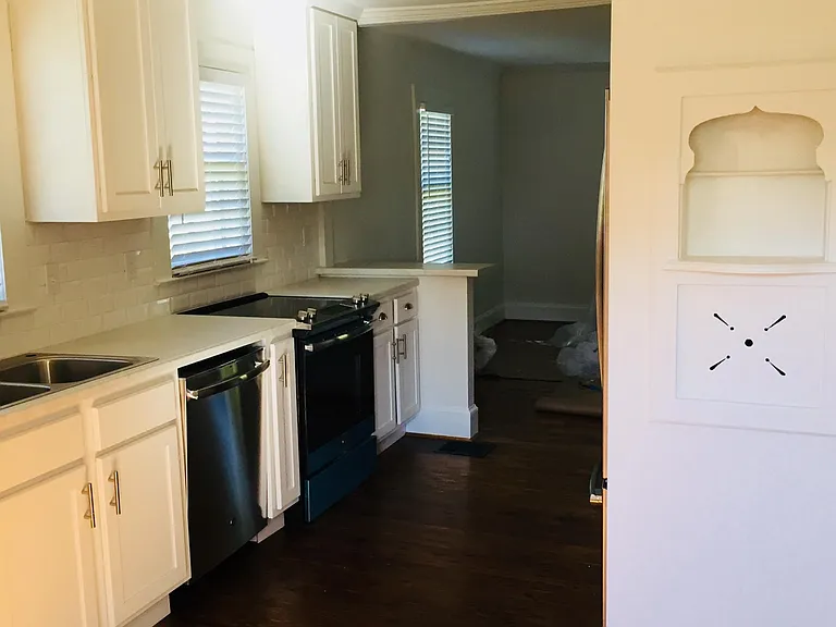 883 Highland Ave NW — Photo 4