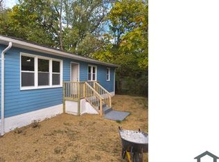 7202 Woodland Ave, Chagrin Falls, OH 44023