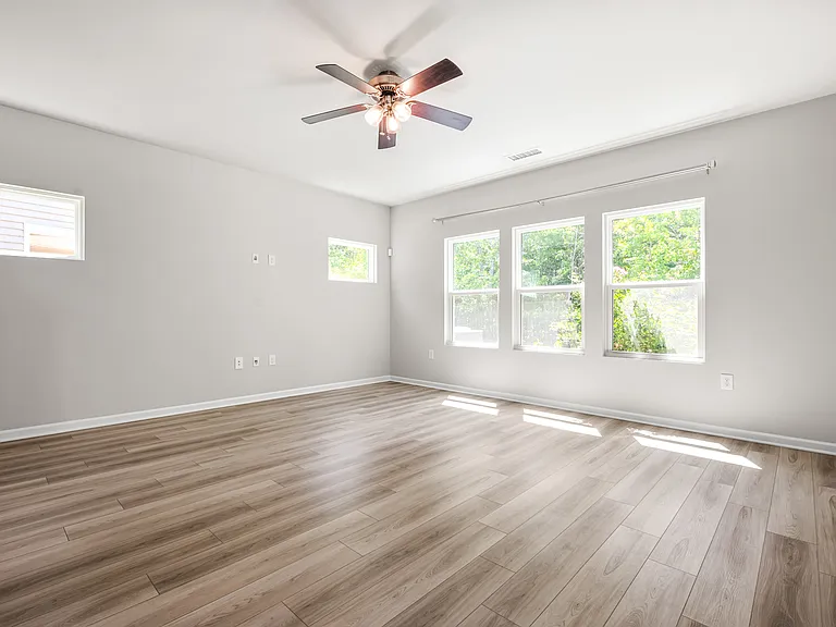 4008 Passenger Pl — Photo 4