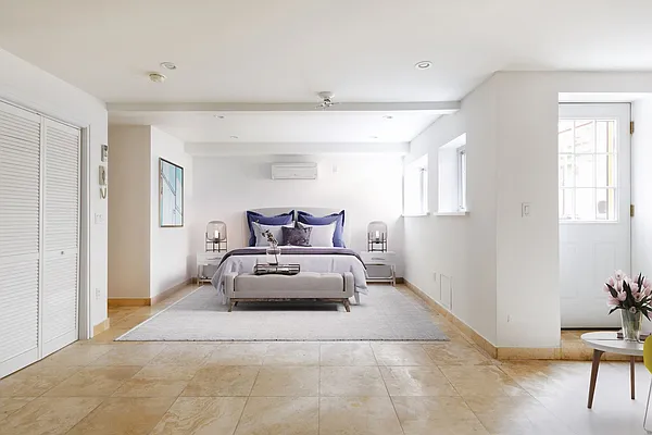 Sold by Compass | media 21