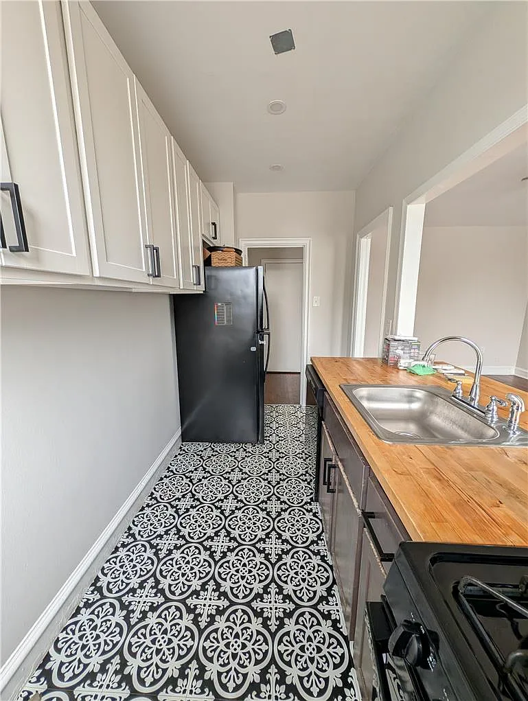 2 bed, 1.0 bath, 708 sqft, $1,600 — Photo 3