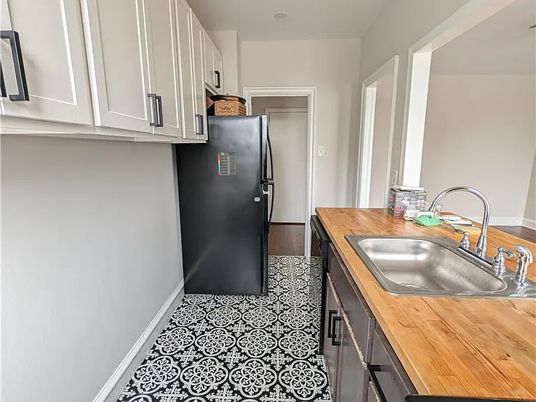 1458 Northampton St #8 — Photo 3