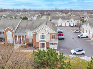 45640 Warwick Dr, Macomb, MI 48044