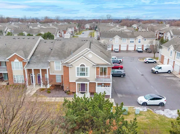 45640 Warwick Dr, Macomb, MI 48044