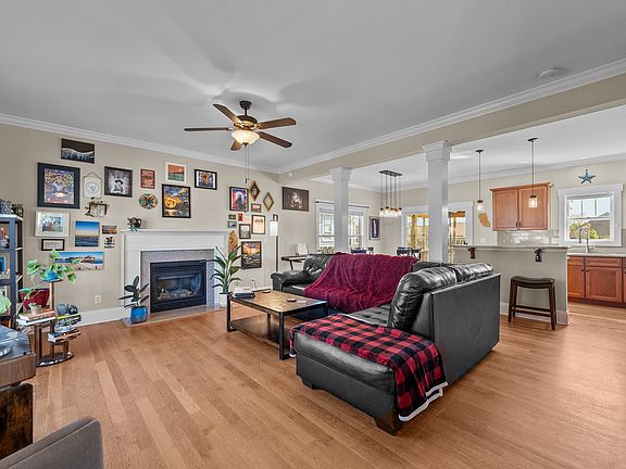 2nd image of 407 Bald Cypress Ln