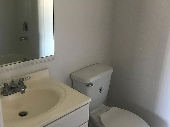5th image of 5252 Hermitage Ave APT 4