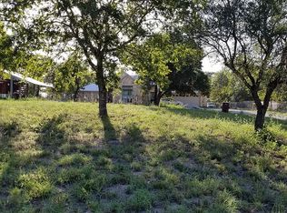 465 Forest Oaks Dr, Somerset, TX 78069