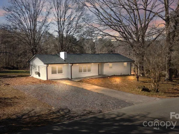 5520 Chestnut Dr, Hickory, NC 28602
