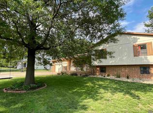 2010 Holiday Dr, Emporia, KS 66801