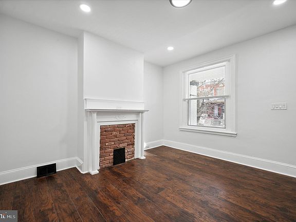 3rd image of 121 W Hansberry St