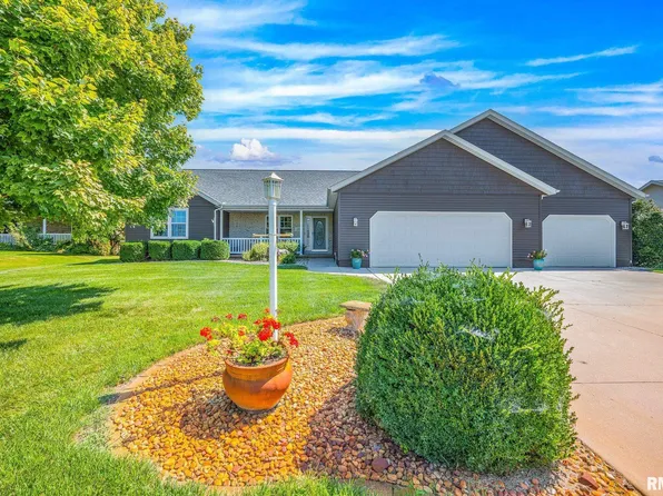 136 Farmview Ct, East Peoria, IL 61611