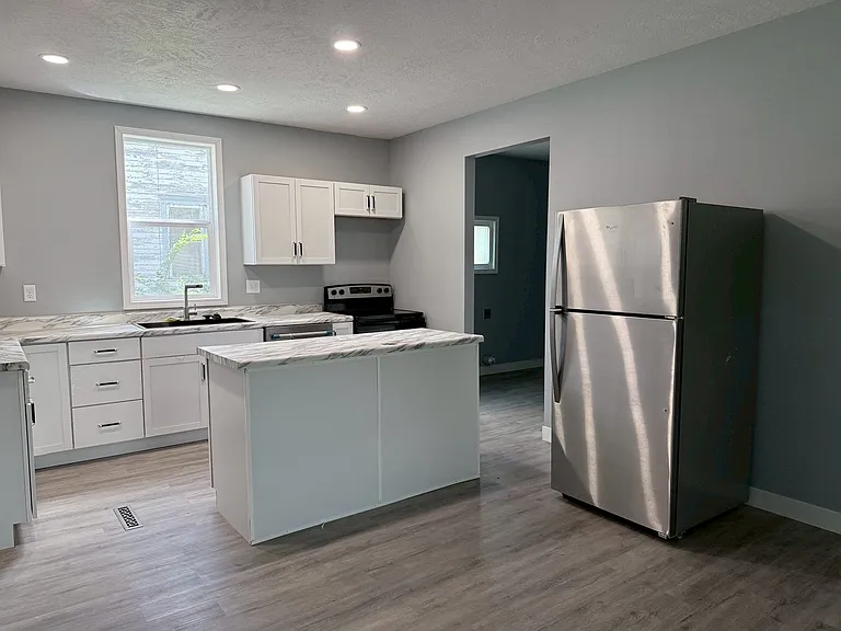 402 S Bailey Ave — Photo 9