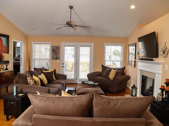 3rd image of 2837 Belle Haven Pl