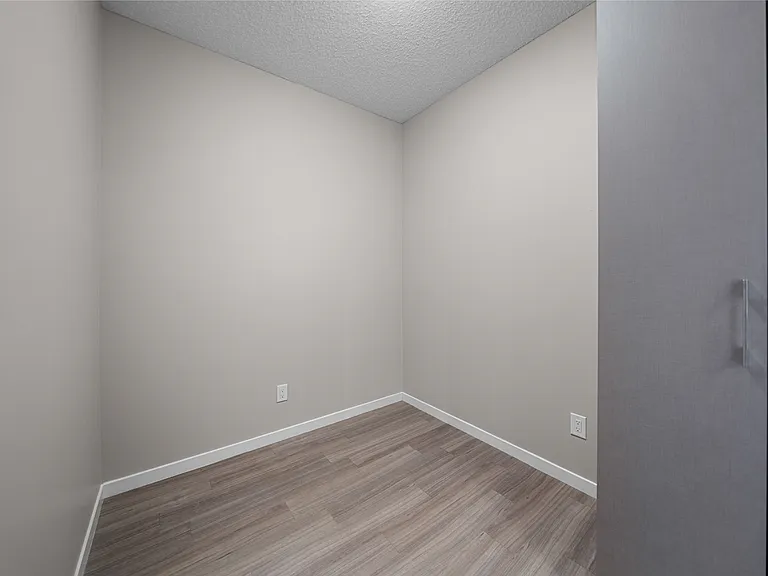 104 Mackenzie Way SW — Photo 19