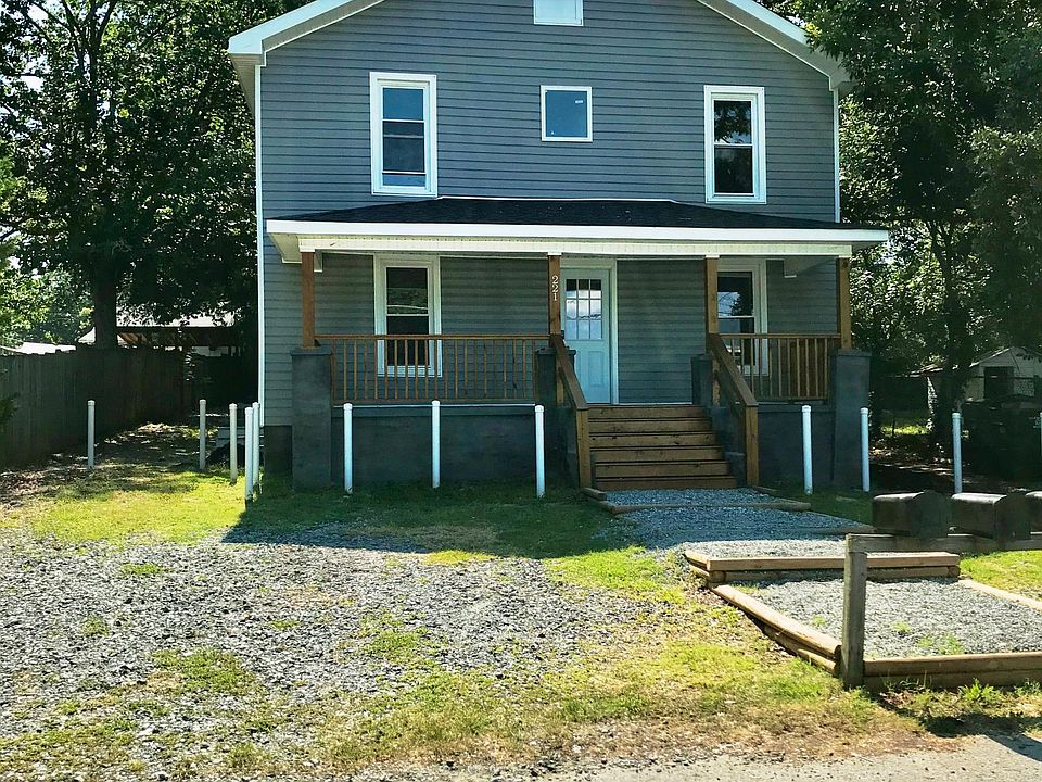 1st image of 221 Columbia Ave #4