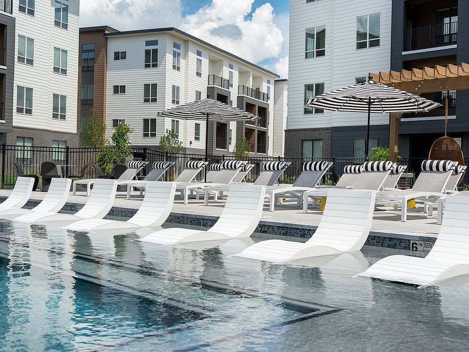 Resort Style Pool Loungers