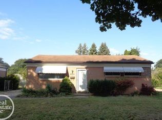 32565 Warner Dr, Warren, MI