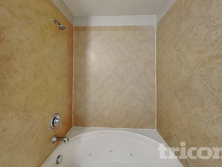 1326 Foster St — Photo 8