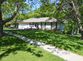 7425 Idledale Rd NE, Cedar Rapids, IA 52402
