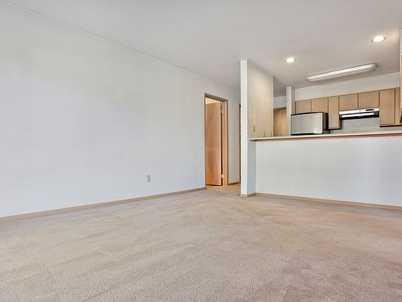 5th image of 6522 4th Ave NE #17