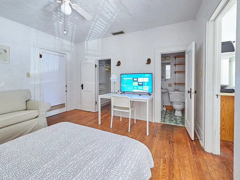 504 SW 10th St — Photo 15