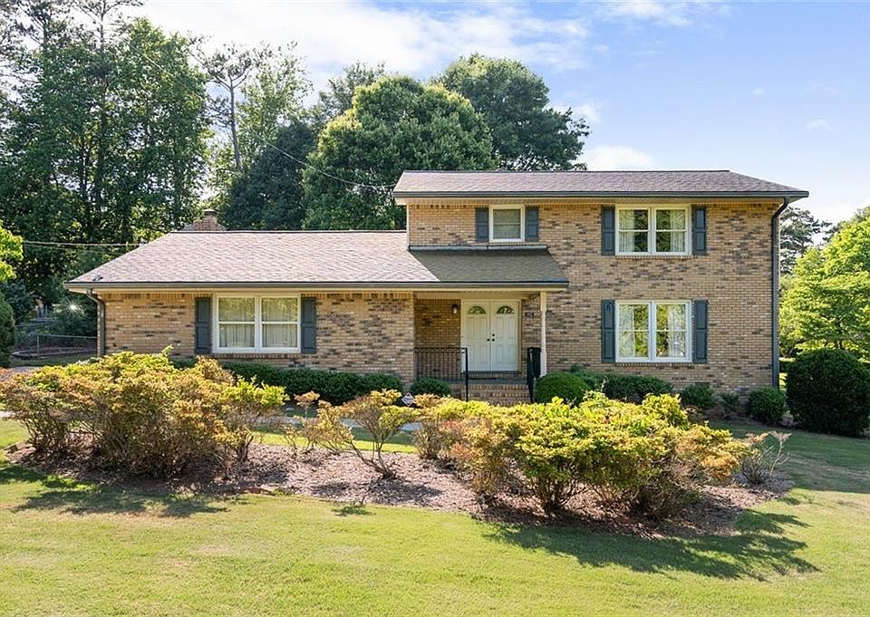 1st image of 465 Pine Forest Dr