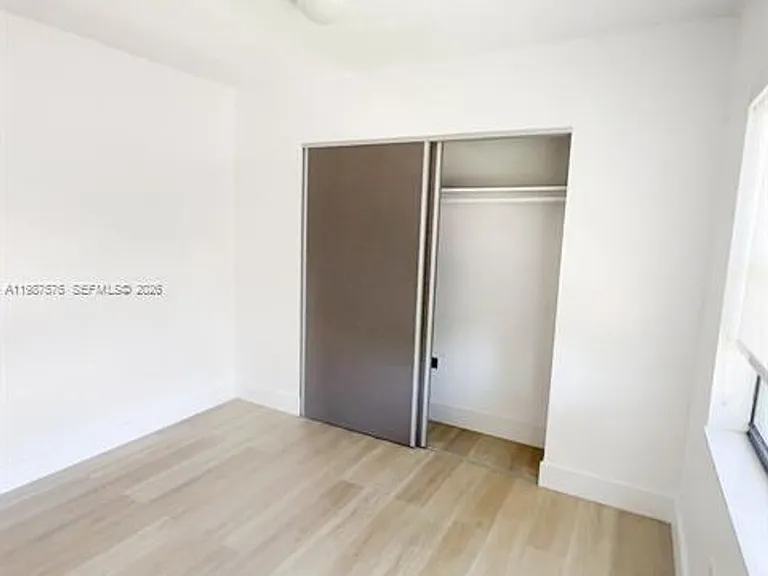 10550 NW 7th Ter #B7 — Photo 24