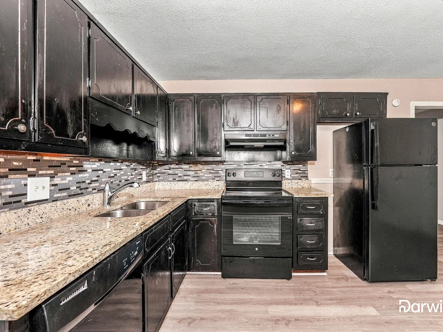 3 bed, 2.0 bath, 1062 sqft, $1,245 — Photo 3