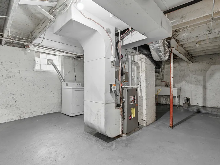 2725 Connecticut Ave — Photo 16