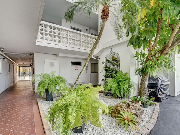 3rd image of 1 N Golfview Rd APT 402