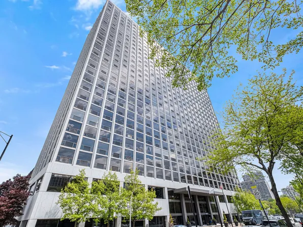 4343 N Clarendon Ave APT 817, Chicago, IL 60613