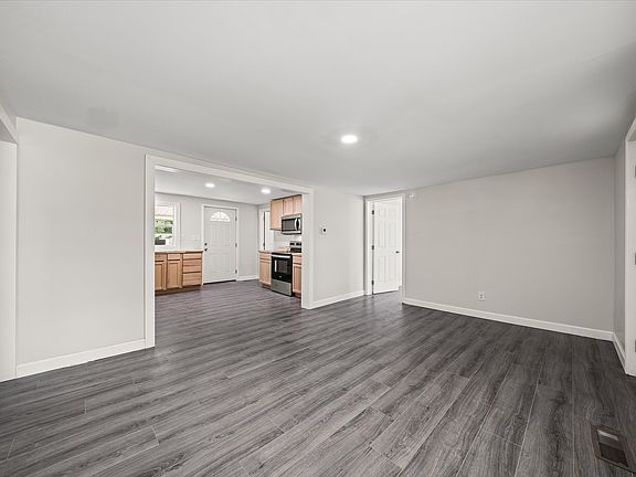 3rd image of 304 Airport Rd