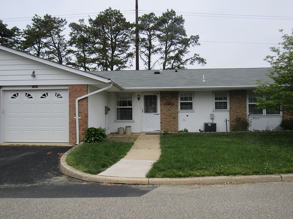 1st image of 72 Cambridge Circle #C