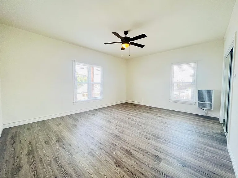 1056 S Normandie Ave — Photo 11