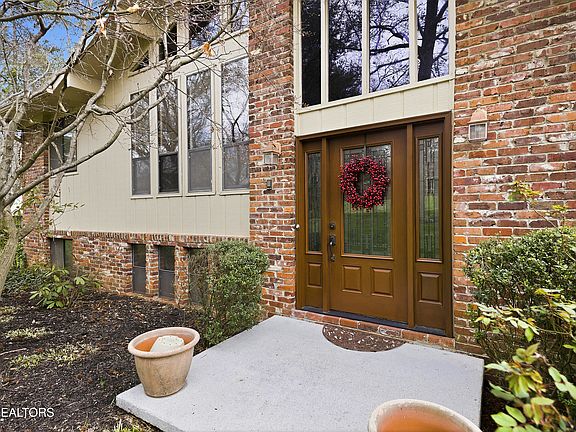3rd image of 328 Dominion Cir