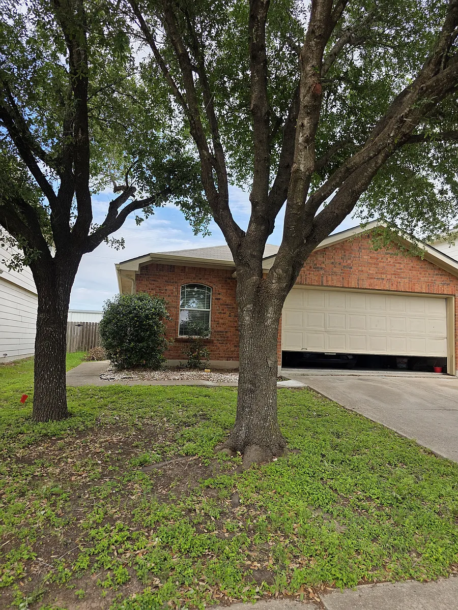 Building Photo - 5640 Colinton Ave