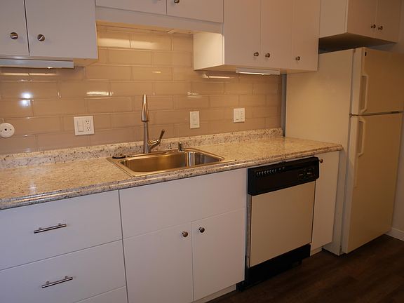 3rd image of 451 Dela Vina Ave APT 305