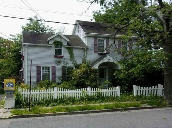 28 Messenger St, Toms River, NJ 08753
