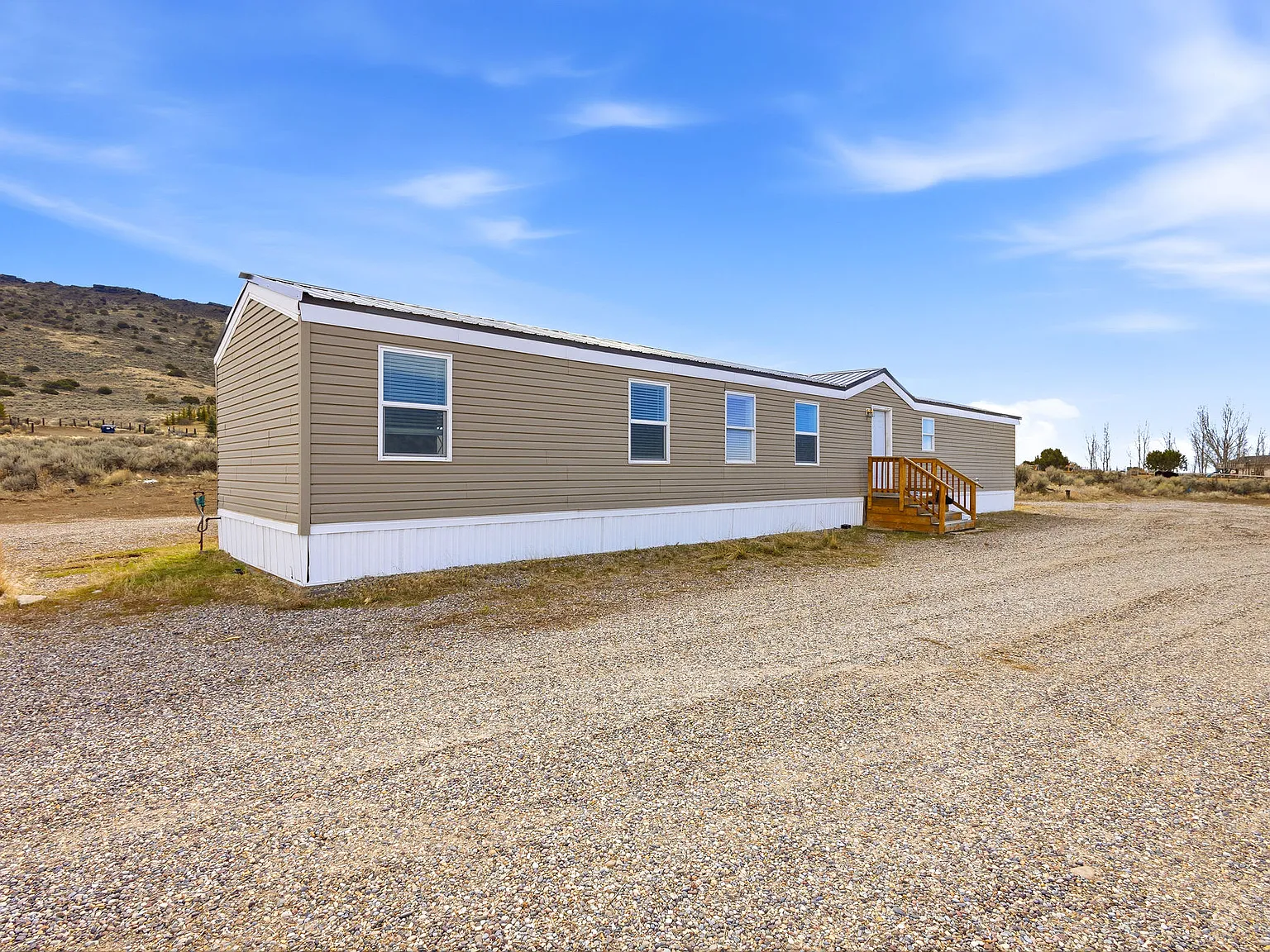 3 bed, 1300 sqft, $1,800 — Photo 1