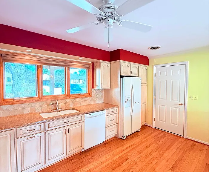 42021 Banbury Ct — Photo 3