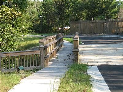 Beautiful bridges + sidwalk